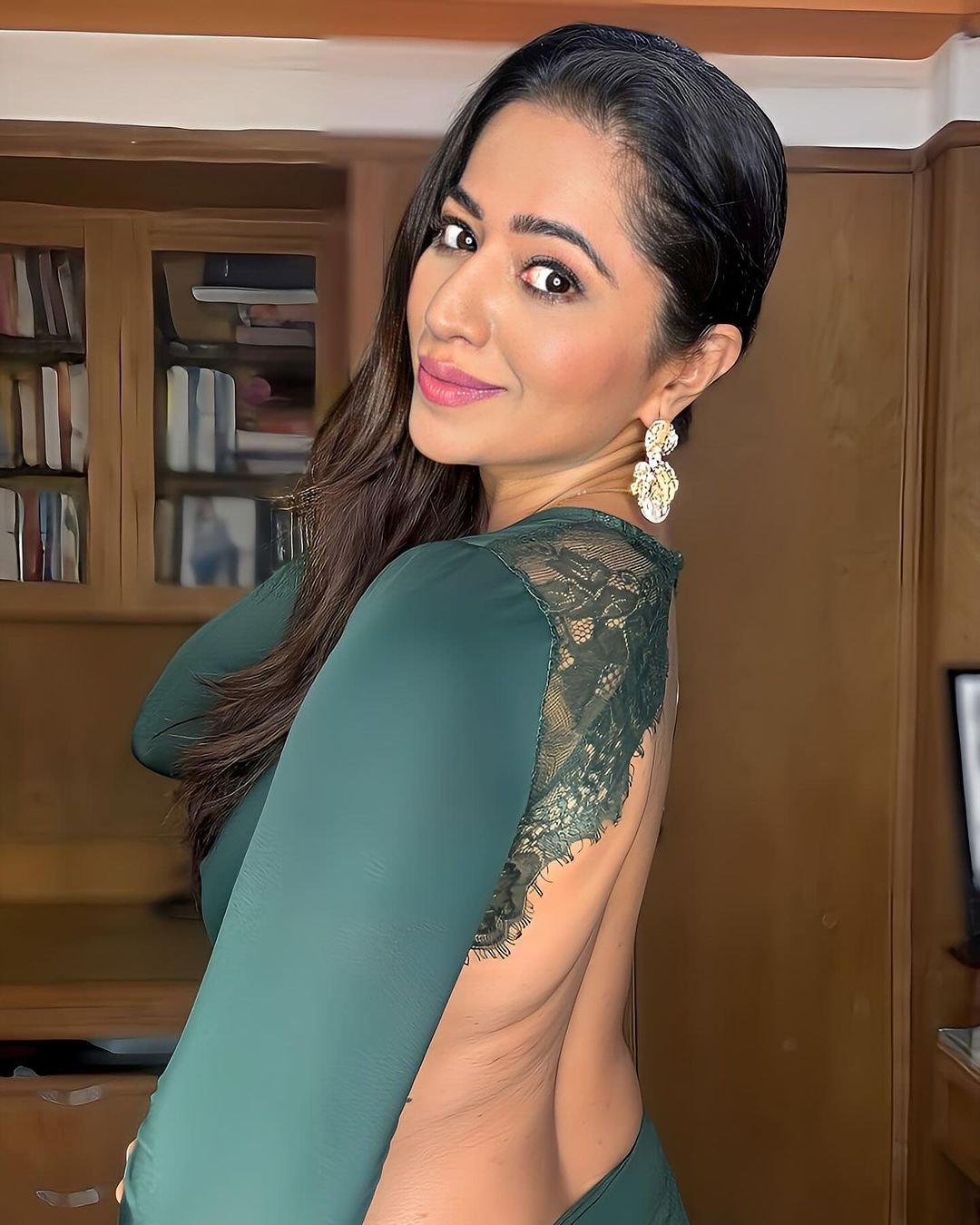 HINDI TV ACTRESS RIDHEEMA TIWARI STILLS IN GREEN DRESS 10